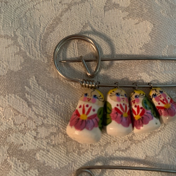 Pair of Vintage Russian Nesting Doll Safety Pins - Picture 3 of 8